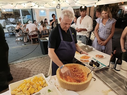 Sanremo, oggi la serata finale di 'A tavola sul porto vecchio&quot; con cibo e musica dal vivo (foto)