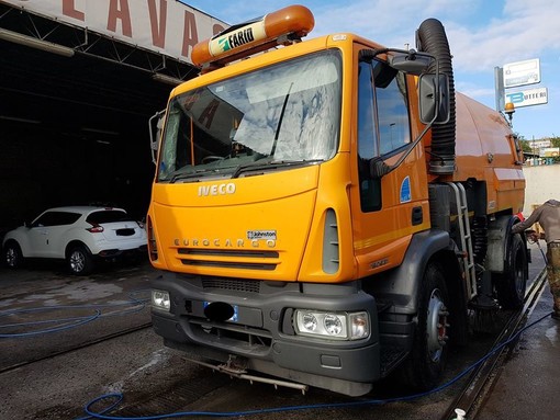 Da &quot;Barcheto Car &amp; Truck Wash&quot; i migliori macchinari per pulire e asciugare completamente auto, furgoni, mezzi pesanti e cisterne