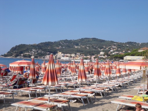 Diano Marina: a pochi mesi dalla stagione estiva vanno via i gestori del bar della spiaggia Delfino. Al fronte la gestione diretta?