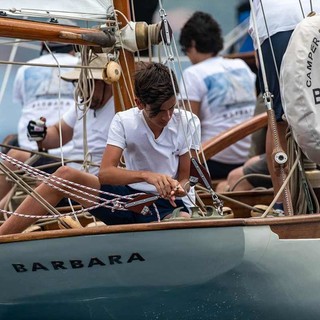 &quot;Il respiro del vento&quot;, 'Barbara' la barca coetanea di Imperia che al Raduno spegnerà 100 candeline