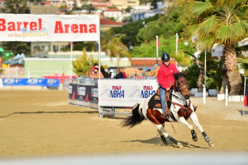 Torna il 'Barrel on the Beach': 3 giorni di gare monta western nel magnifico contesto delle spiagge di Arma di Taggia (foto)