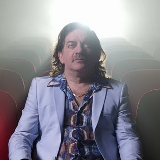 Il nuovo videoclip di Peppe Voltarelli 'Au cinema' estratto dal disco 'La grande corsa verso Lupionópolis'