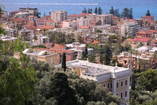 Bordighera: rischio sociale per i giovani, fino a fine settembre divieto di vendere alcolici da asporto in tutta la città