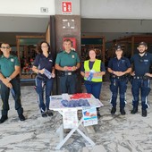 Bottiglie d'acqua e posacenere portatili per una città più pulita. A Sanremo predisposti dei point per sensibilizzare sulla pulizia (Foto)