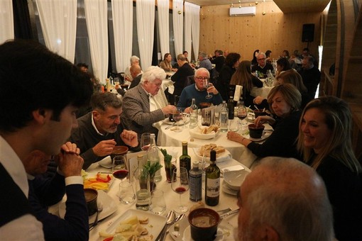 Sanremo - Villaggio dei Fiori: un viaggio tra storia e gastronomia con la Bagna Cauda e lo storytelling del giornalista Claudio Porchia (Foto)