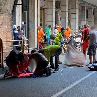 Sanremo: bambino sfugge ai genitori e viene investito da una donna in scooter, trasportato in elicottero al Gaslini di Genova