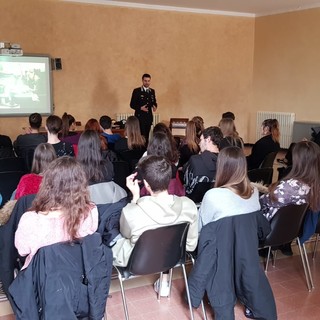 Sanremo: le classi quinte del liceo Cassini a lezione di legalità con i Carabinieri