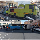 Bus della Riviera Trasporti in panne in largo Piana a Imperia, interviene il soccorso stradale