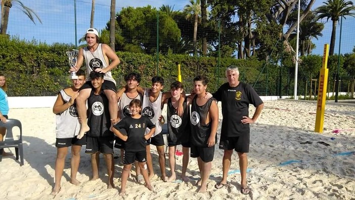 Pallamano, i Blak Corsairs di Ventimiglia si aggiudicano il torneo di Beach Handball, Trofeo Picaud a Cannes (foto)