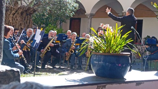 Trentennale della scomparsa di Modugno, domani l'omaggio a Molini di Triora della Banda &quot;Anfossi&quot;