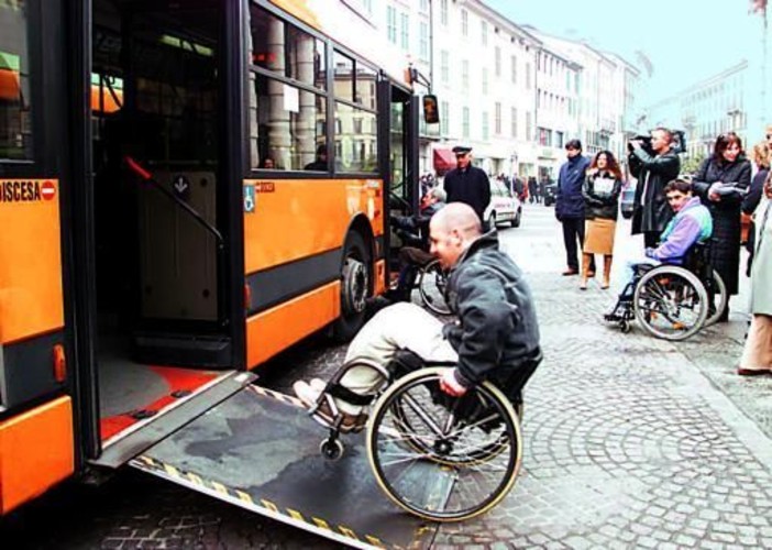 Imperia: da due giorni non può andare a lavorare, il servizio bus per i disabili è fuori servizio