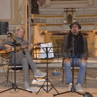 L'esibizione di Amedeo Grisi con Claudio Baglioni nella ex chiesa di Santa Brigida