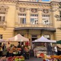 Ventimiglia, Scullino: &quot;Mancano decoro e buonsenso, i banchi del mercato ostacolano l'ingresso al teatro comunale&quot; (Foto)