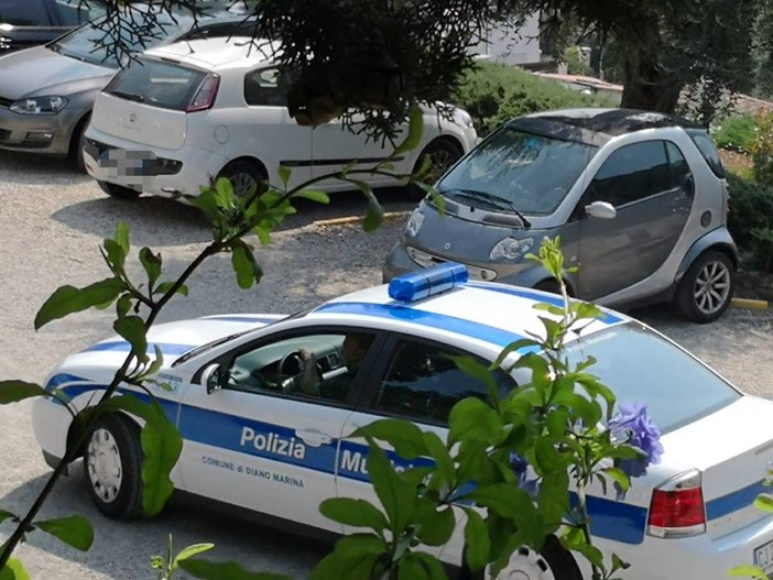 Diano Marina: controlli sulla rete idrica, Polizia Municipale e Rivieracqua all'hotel Metropol di Americo Pilati (Foto)