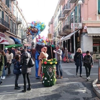 Bordighera: ultimi preparativi in vista della 'Befana Bordigotta', shopping ed intrattenimento per il lancio dei saldi