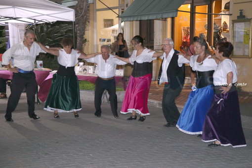 Al Bordighera Book festival , un sabato notte all’insegna del cielo e della danza Occitana (foto)