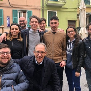 Coldirodi: tante persone in piazza San Sebastiano per  l’incontro con Alberto Biancheri ed i candidati Alessandro Marenco, Federico Adorno, Davide Costo e Lorenzo Micolucci