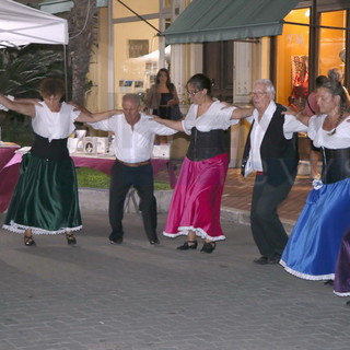 Al Bordighera Book festival , un sabato notte all’insegna del cielo e della danza Occitana (foto)