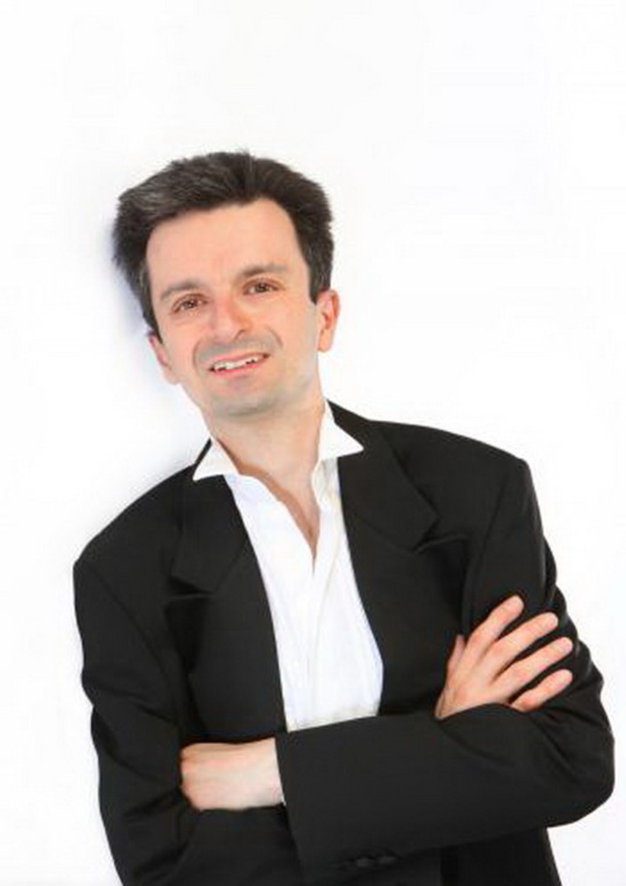 Domani al Teatro del Casinò, l'orchestra Sinfonica di Sanremo si esibirà con il celebre pianista genovese Andrea Bacchetti