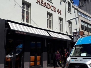 Asador 44