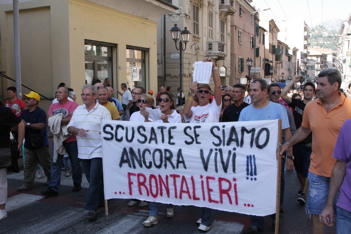 Emendamento del Fai rigettato dal Governo: domani i frontalieri protesteranno con gli studenti