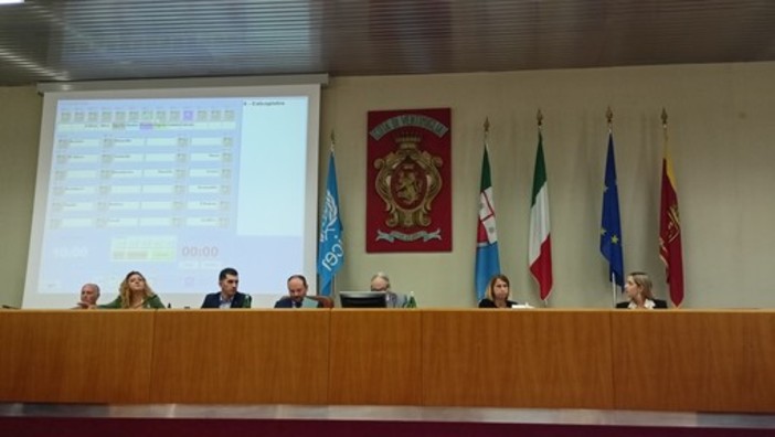 Ventimiglia, bilancio e regolamento della polizia locale al centro del consiglio comunale