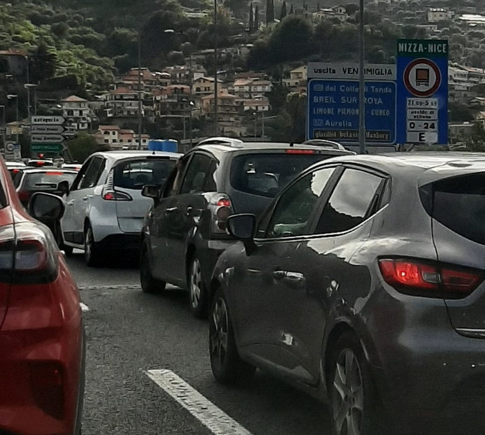 Nuove lamentele per l'autostrada a Ventimiglia: &quot;Le colonnine automatiche non riescono a leggere i biglietti&quot;