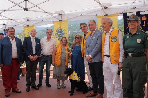 Sanremo: a conclusione della Pro Am di Golf, consegnato oggi il cane guida per non vedenti Birdie ad una signora di Alessandria