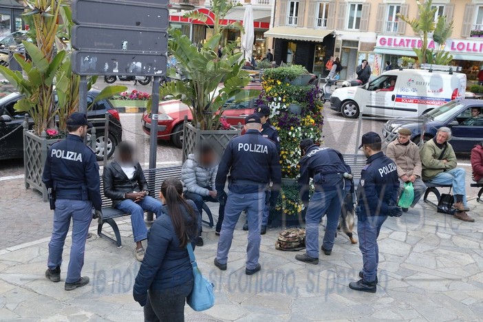 Sanremo: blitz della Polizia con l'unità cinofila, trovati due sospetti dagli agenti del Reparto Prevenzione Crimine