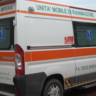 Imperia: multata un'ambulanza della Croce Bianca posteggiata vicino alla scuola 'Boine'