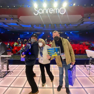 #Sanremo2022: consegnate a Fiorello e Amadeus due felpe targate 'Inter Club Sanremo'