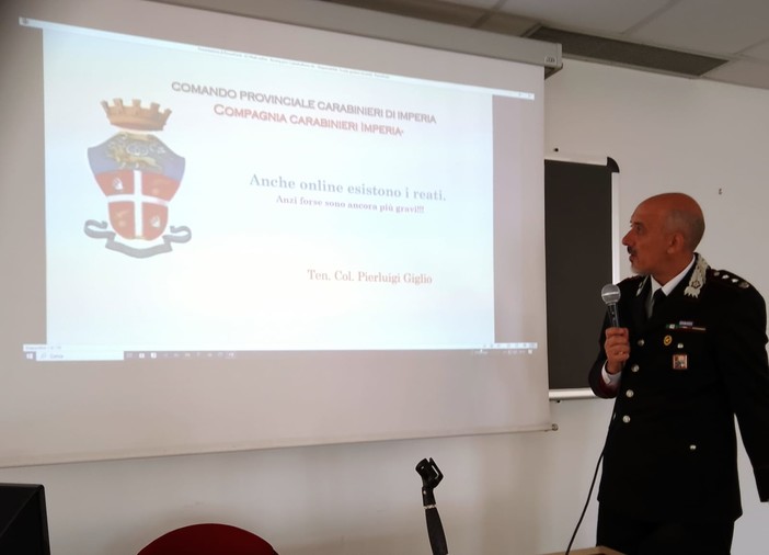 I Carabinieri incontrano i giovani del Polo Scolastico imperiese: tanti i temi affrontati (foto)