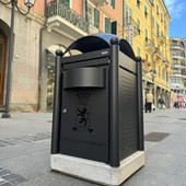 Ventimiglia, nuovi cestini gettacarte nel centro cittadino: al via la posa