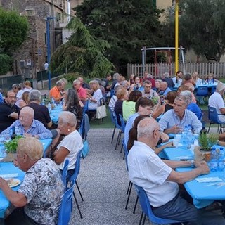 Riva Ligure: sold out per la cena sotto le stelle promossa dall’associazione Culturale “A me Riva”.