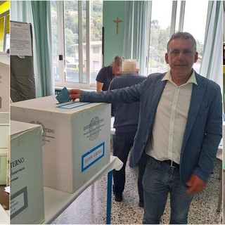 Elezioni europee e comunali, candidati sindaco dell'estremo ponente al voto: i primi ai seggi (Foto)