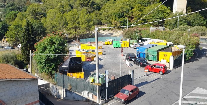 Imperia, raccolta vetro troppo ‘rumorosa’: monta la protesta dei residenti di via Artallo e viale Acquarone