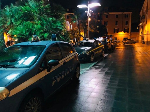 Imperia, controlli anti-covid delle forze dell'ordine nelle zone della movida