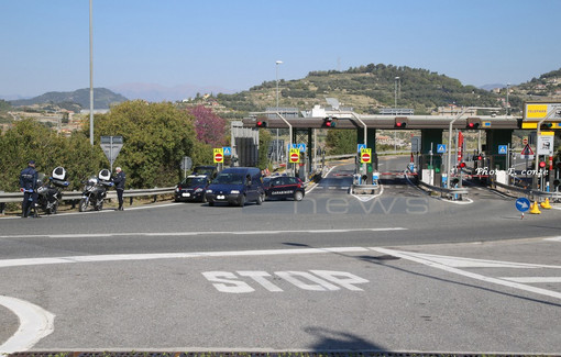 Emergenza Coronavirus: controlli serrati al casello autostradale ed in città a Bordighera, oggi 5 sanzioni (Foto)