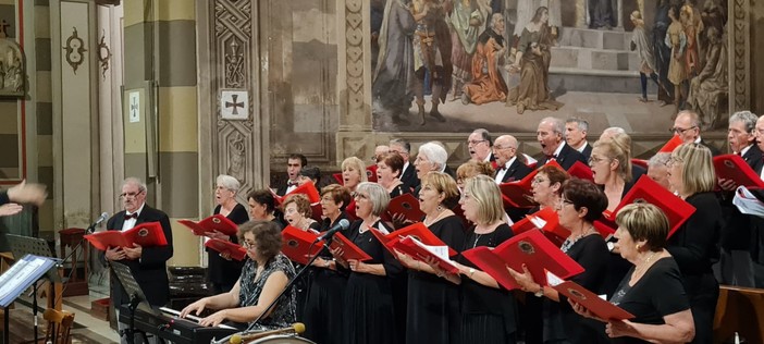 Ventimiglia: successo per il concerto di beneficenza pro Romagna del Coro Polifonico (video)