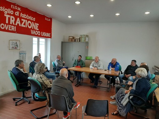 Cofferati in visita ai lavoratori Bombardier insieme ai candidati alle europee Branca e Amato (La Sinistra): &quot;Senza una politica industriale non si può salvaguardare e rilanciare la fabbrica vadese&quot;