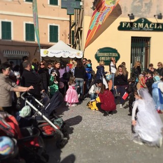 Santo Stefano al Mare: grande successo per l'atteso &quot;Carnevale in piazza&quot; con giochi, musica e tanti dolci