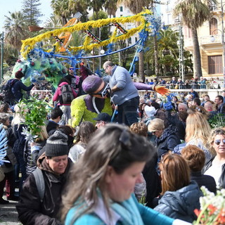 Sanremo: il Festival sarà come prima della pandemia, nel 2023 torneranno anche i 'Carri fioriti'?