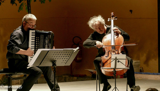 Cervo: pubblico attento e qualificato ieri sera per il concerto di Mario Brunello (foto)