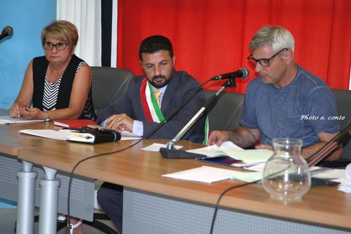 Vallecrosia: il Consiglio comunale approva il nuovo regolamento dehor, Biasi “L’obiettivo è aumentare la produttività economica delle attività commerciali”