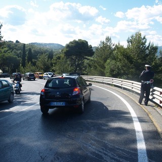 Diano Marina: strada chiusa su Capo Berta per perdita di materiale silicico da un furgoncino