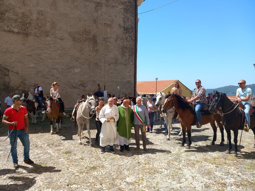 A Castellaro la tradizionale festa di Santa O' dedicata a cavalli e muli (Foto)