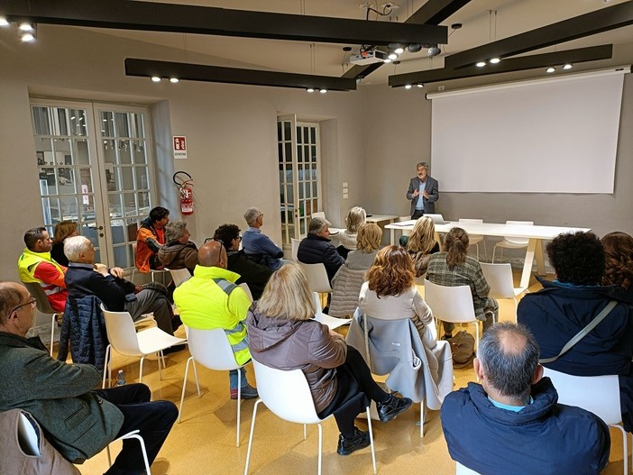 Successo per l'incontro  “Quale futuro per i pini di Sanremo?” (foto)