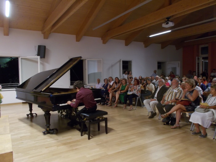 Ventimiglia: tante persone per ascoltare il giovane talento del piano Fulvio Nicolosi