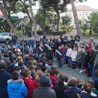 Taggia: piantato un albero di noce all'ingresso di villa Boselli, un simbolo di rispetto e di rinascita per questa area (VIDEOSERVIZIO)