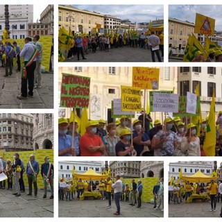 Coldiretti, agricoltori scendono in Piazza De Ferrari per protestare contro l'invasione dei cinghiali: &quot;Situazione fuori controllo&quot; (Foto e Video)